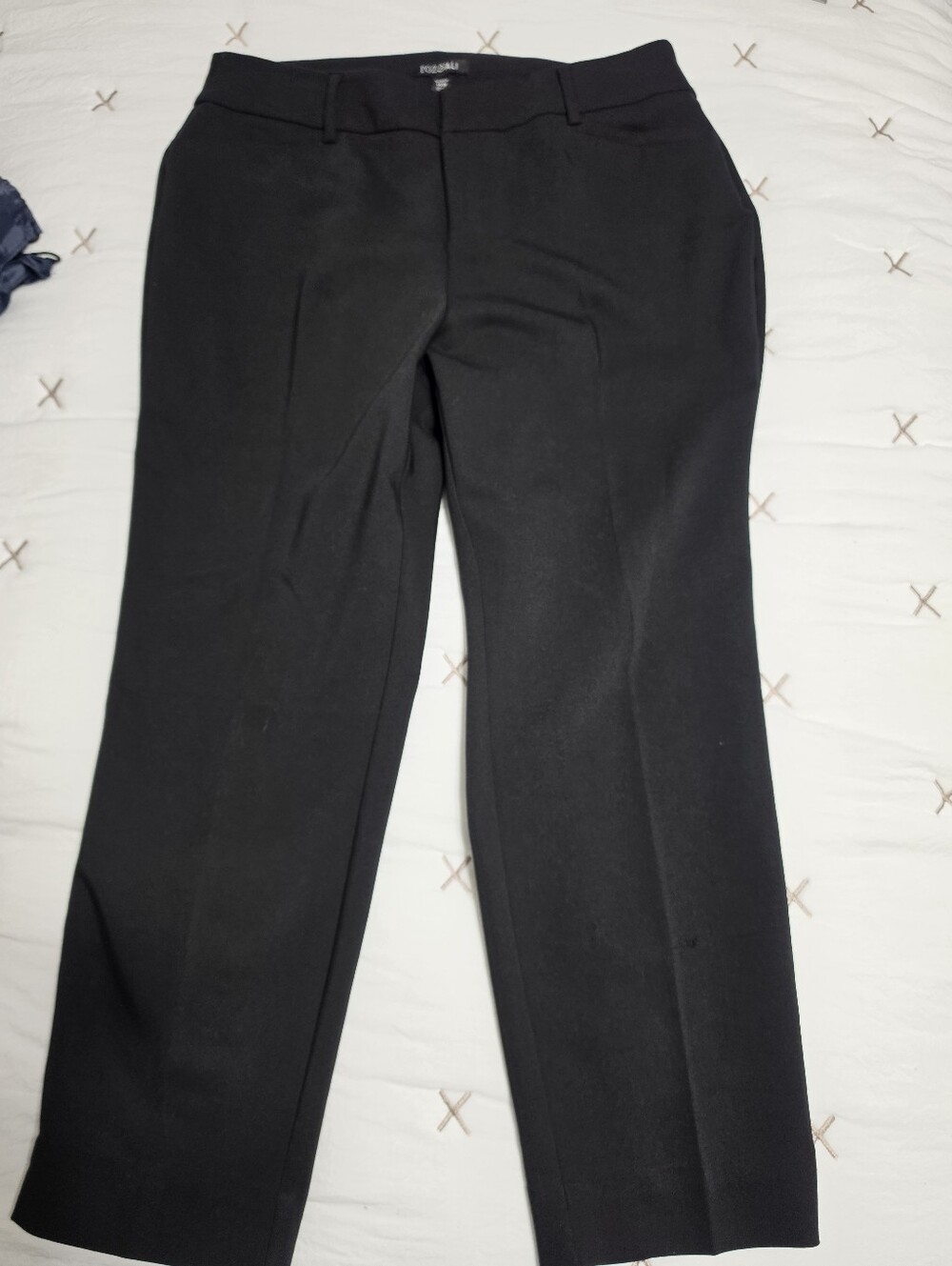 Roz & Ali Black Cropped Dress Pants